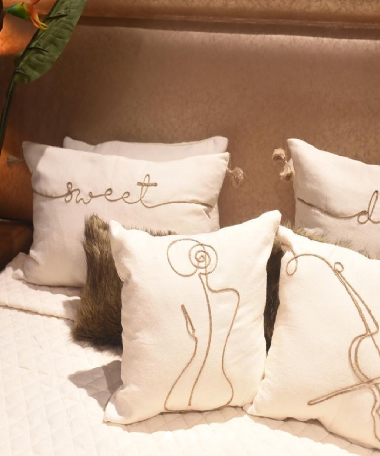 Housse de coussin rectangulaire HAYEK brodé SWEET.