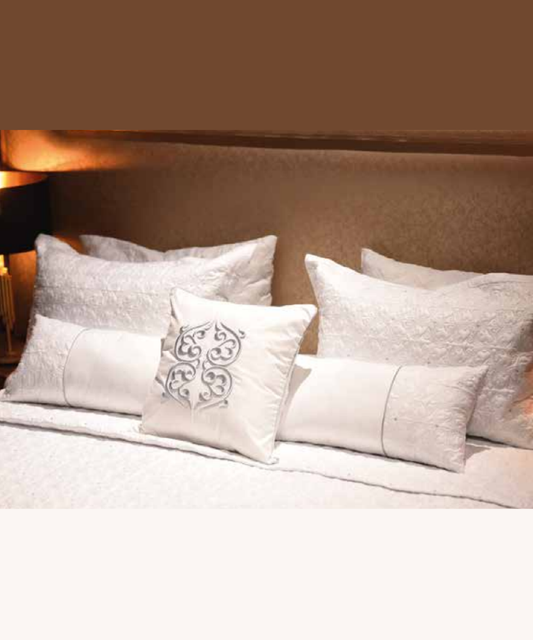 Parure de lit 6 pièces avec couvre lit matelassée blanc - argent